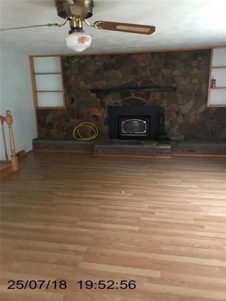 LIVINGROOM WITH WOODBURNER INSERT