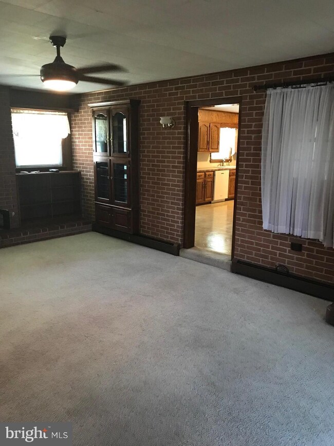 12205 Cloverly Farm Ln, Smithsburg, MD 21783 - photo 5