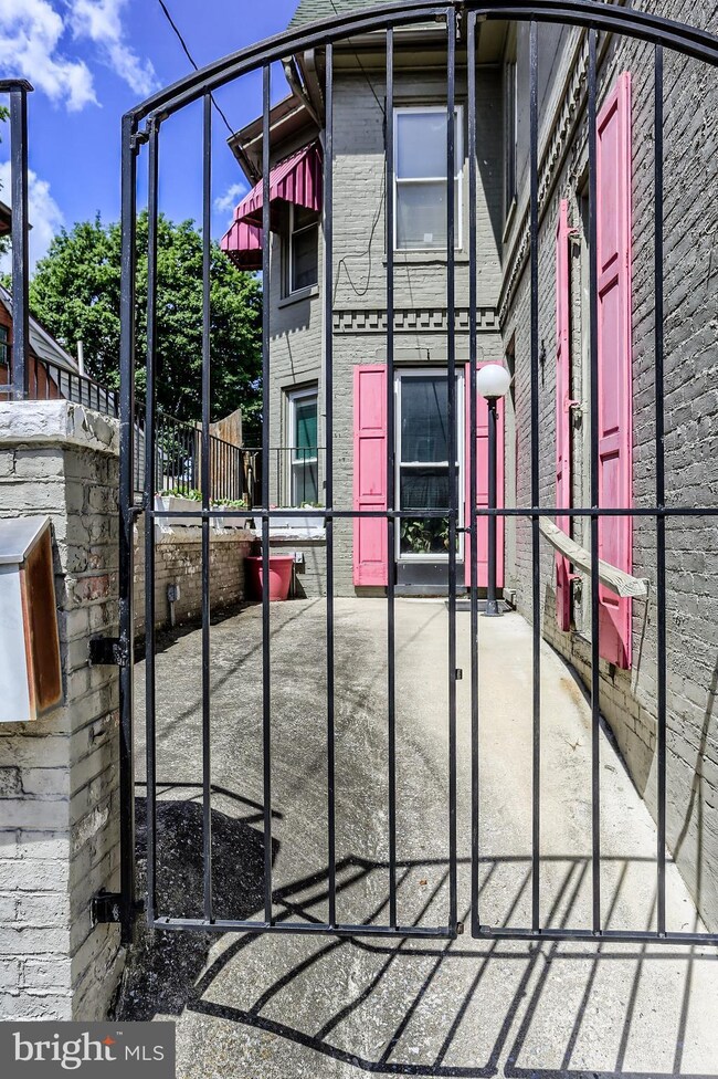 241 S Main St, Chambersburg, PA 17201 - photo 4