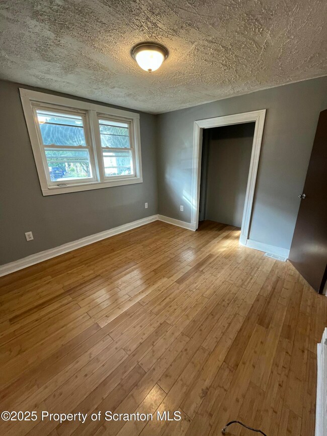 205 S Hyde Park Ave unit 1st floor, Scranton, PA 18504 - photo 2