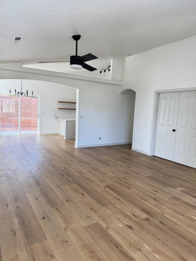 319 E 710 S, Ivins, UT 84738 - photo 6