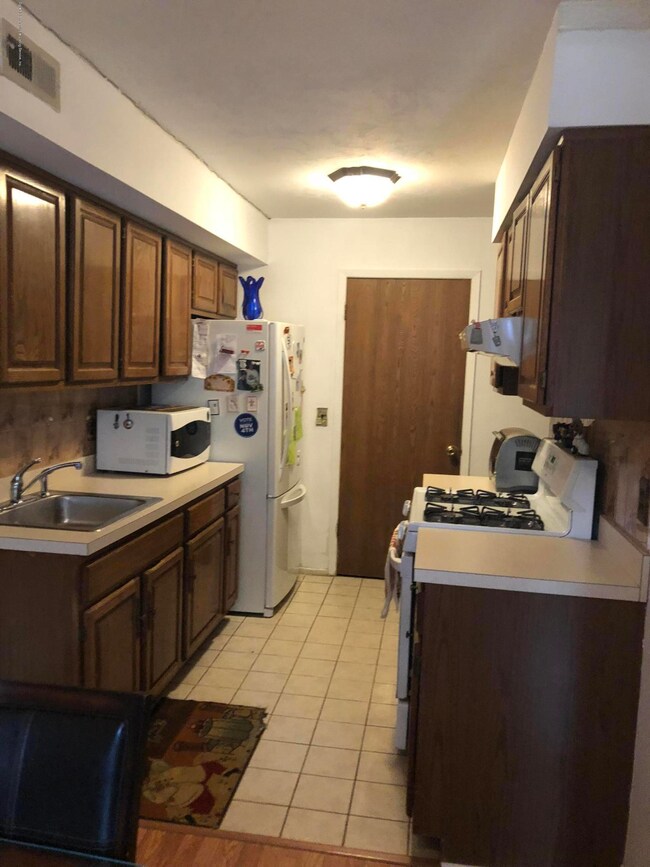 157 Arthur Kill Rd unit C, Staten Island, NY 10306 - photo 6