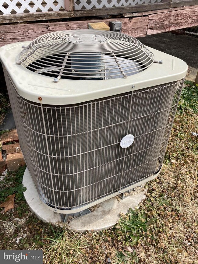 3265 Ryerson Cir, Halethorpe, MD 21227 - photo 3