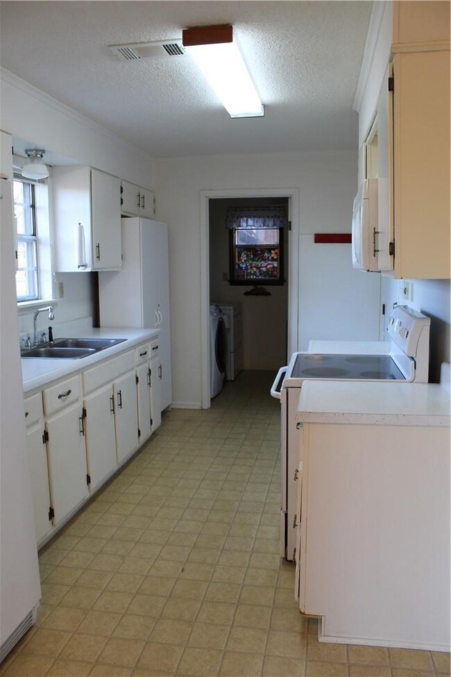 624 Loomis St, Alma, AR 72921 - photo 3