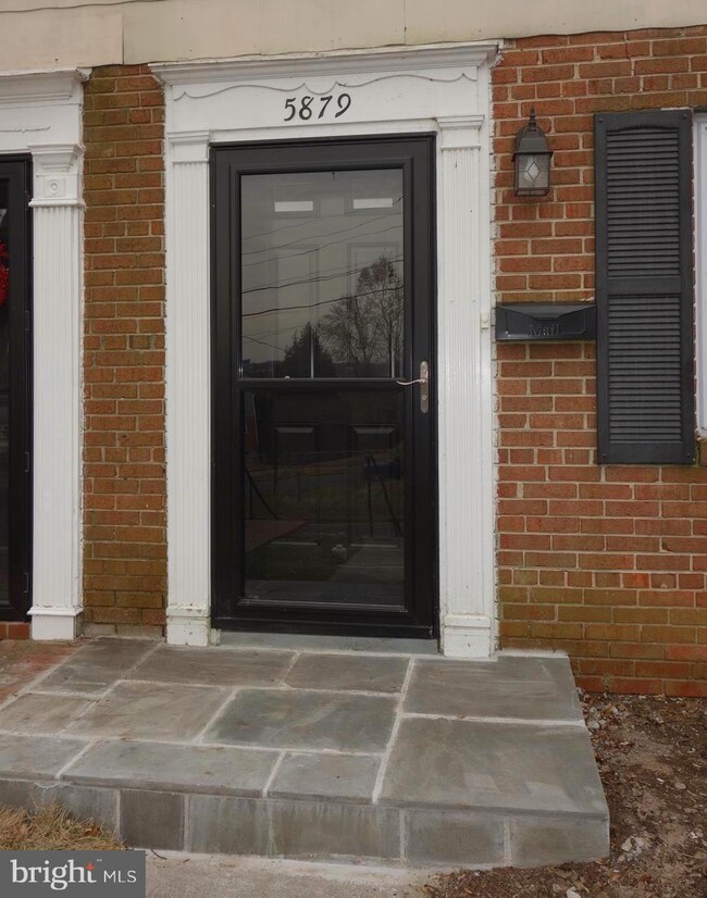 5879 Blaine Dr, Alexandria, VA 22303 - photo 2