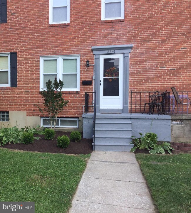 8641 Oak Rd, Parkville, MD 21234 - photo 2