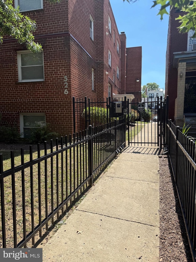 526 Kenyon St NW unit 104, Washington, DC 20010 - photo 2