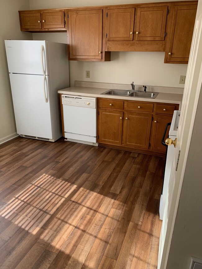 608 Moody Ct unit B, Lebanon, TN 37087 - photo 2