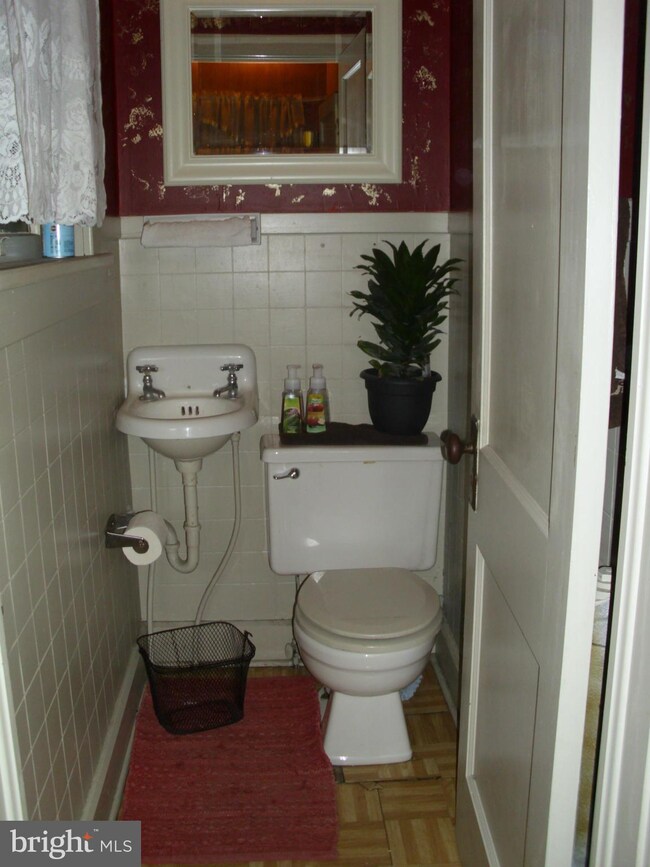 276 E Catherine St, Chambersburg, PA 17201 - photo 5