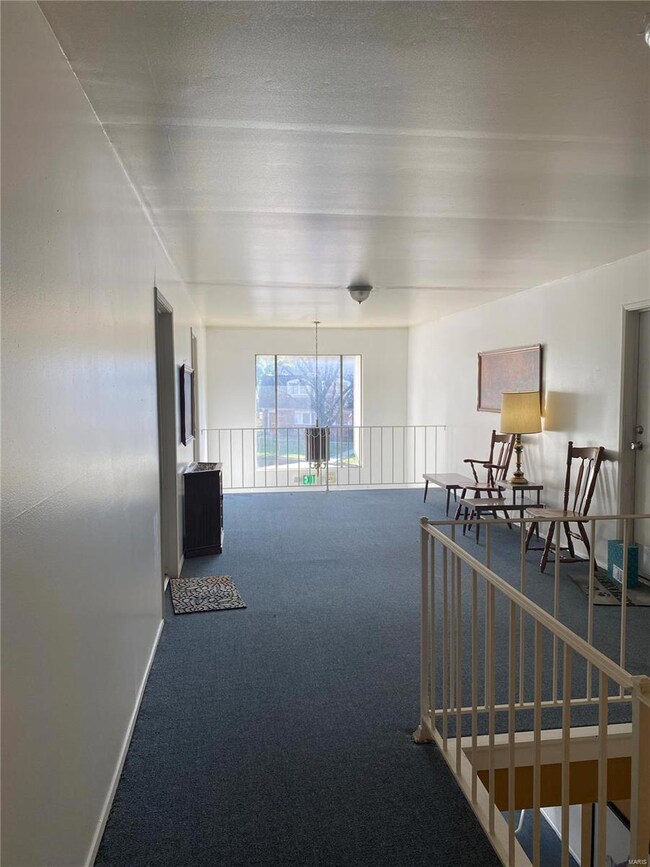 Upper level common area