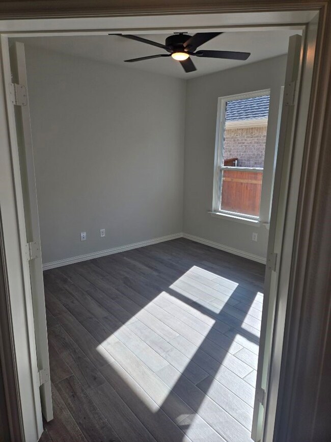 545 Pickett Creek Dr, Hudson Oaks, TX 76087 - photo 5