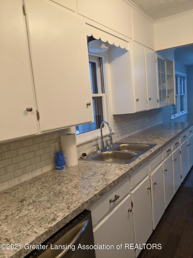 3237 Stabler St, Lansing, MI 48910 - photo 7