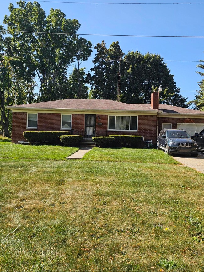 2205 W Mcclellan St, Flint, MI 48504 - photo 7