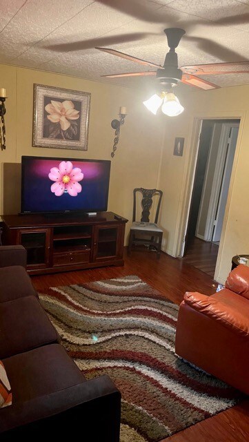 6812 Kittridge St, Houston, TX 77028 - photo 2