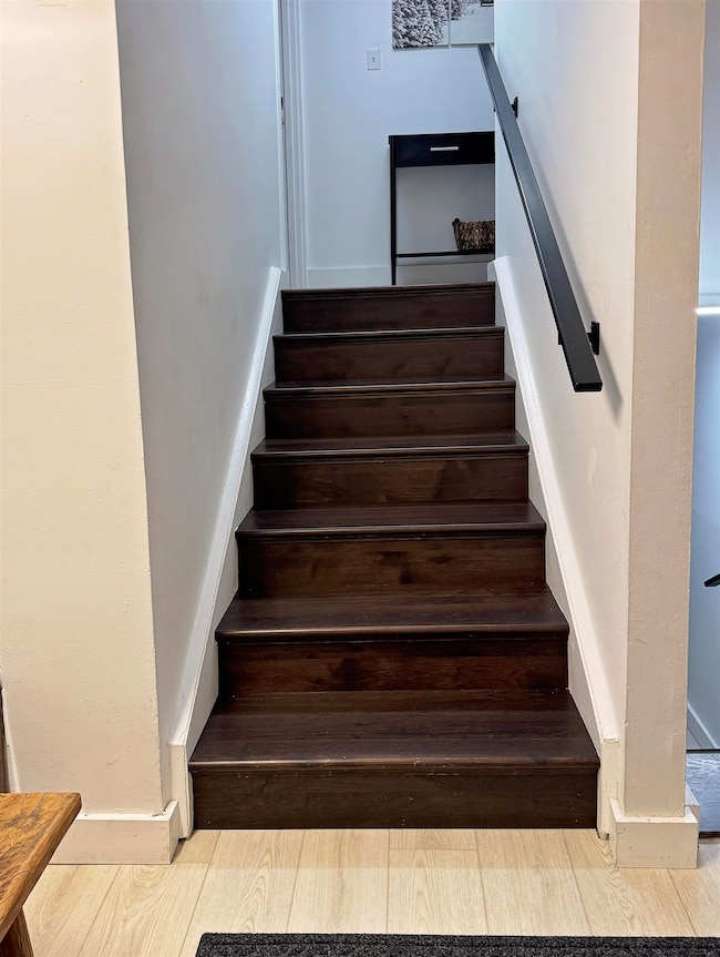 Entry Way - Stairs to Floor 2