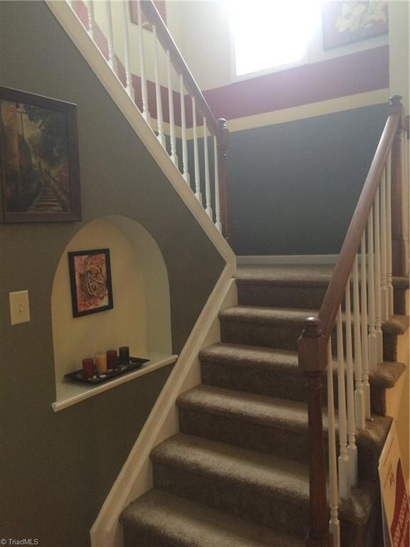 Note architectural feature in stairway