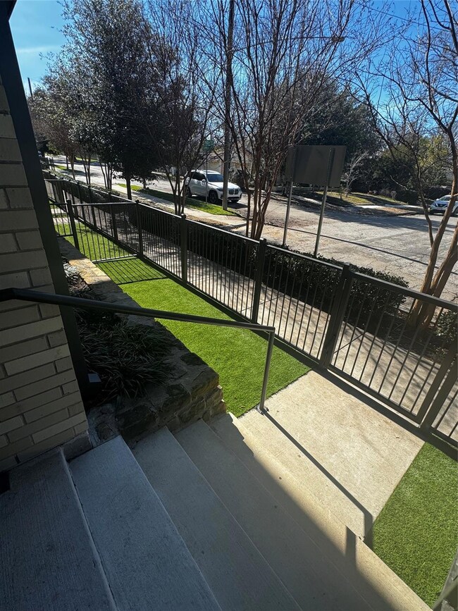 5607 Belmont Ave unit 120, Dallas, TX 75206 - photo 2