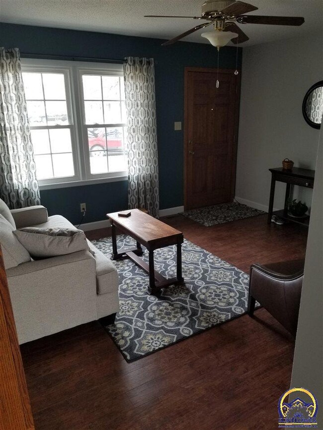 5028 SW 31st St, Topeka, KS 66614 - photo 3