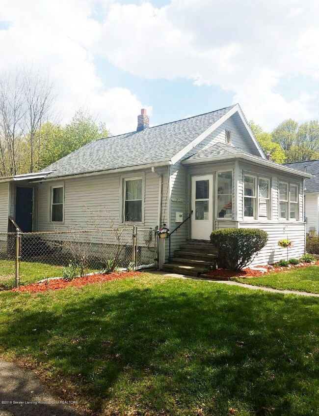1817 Davis Ave, Lansing, MI 48910 - photo 2