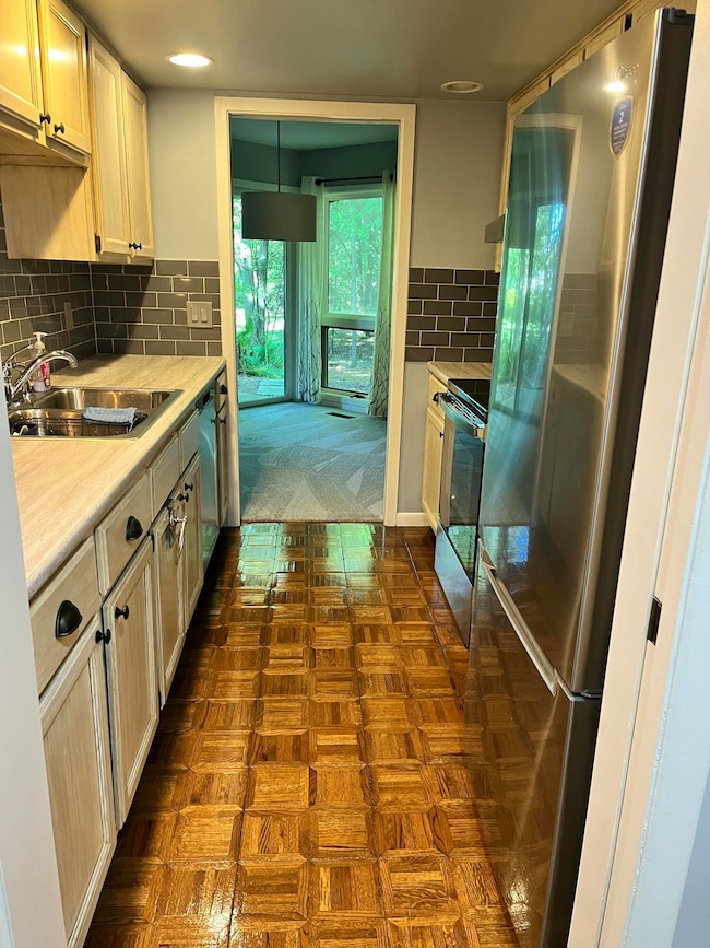 DF6A5D29-29FE-4B76-953F-8F0E3D74C6AF