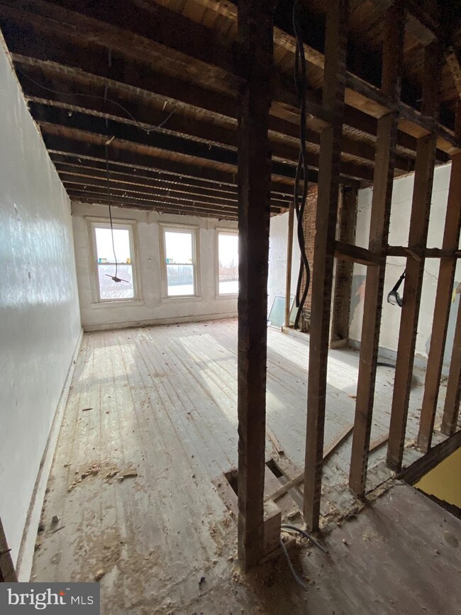 942 W Franklin St, Baltimore, MD 21223 - photo 6