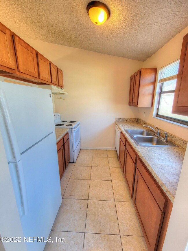 5135 Indian Lakes Ct, Jacksonville, FL 32210 - photo 4