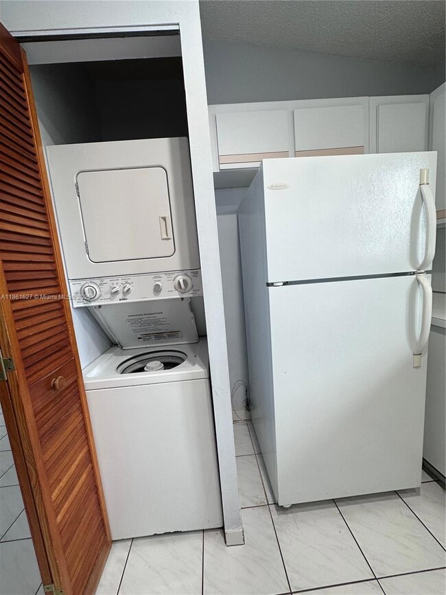 2210 W 74th St unit 20129, Hialeah, FL 33016 - photo 7