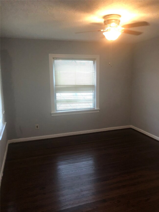 412 Caplin St, Houston, TX 77022 - photo 2