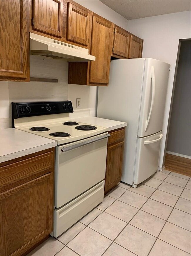 671 Clover Ln, Springdale, AR 72764 - photo 5