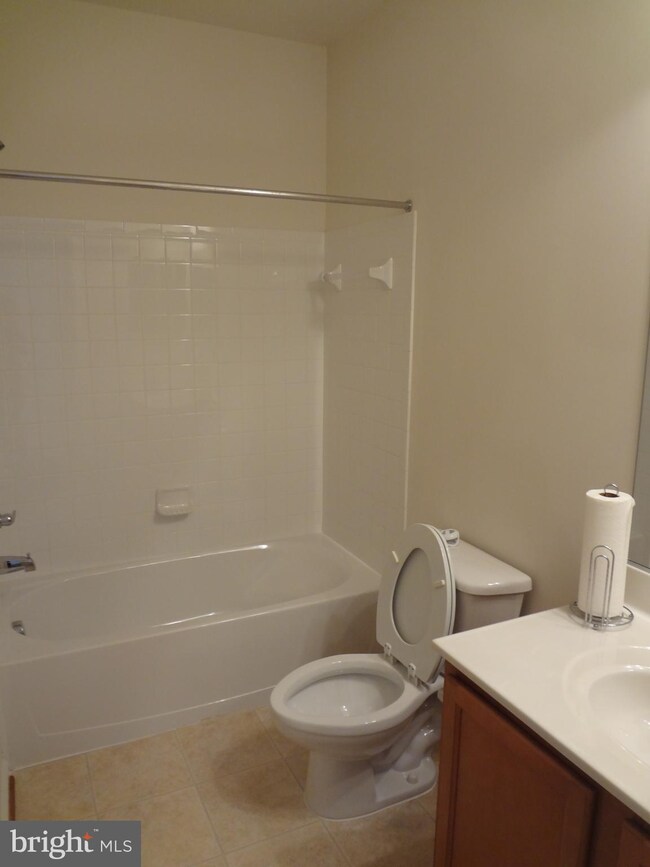 2979 Chinkapin Oak Ln unit 260, Woodbridge, VA 22191 - photo 4