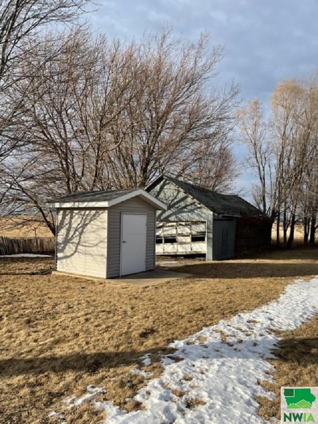 945 490th St unit St, Cleghorn, IA 51014 - photo 2