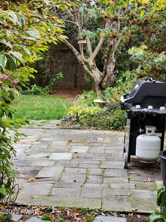 115 E Catharine St, Milford, PA 18337 - photo 4