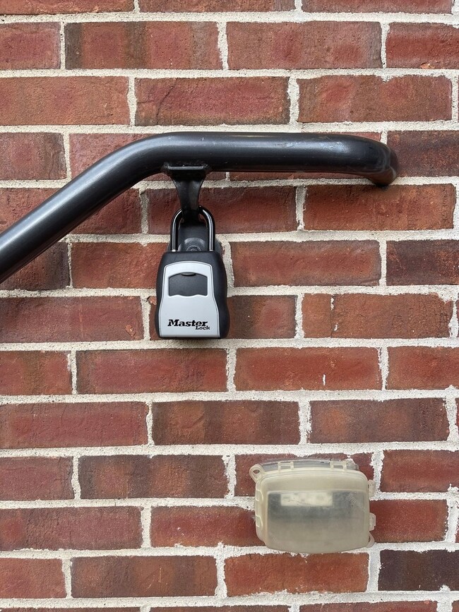 1418 N Charles Ave unit 100, Naperville, IL 60563 - photo 3