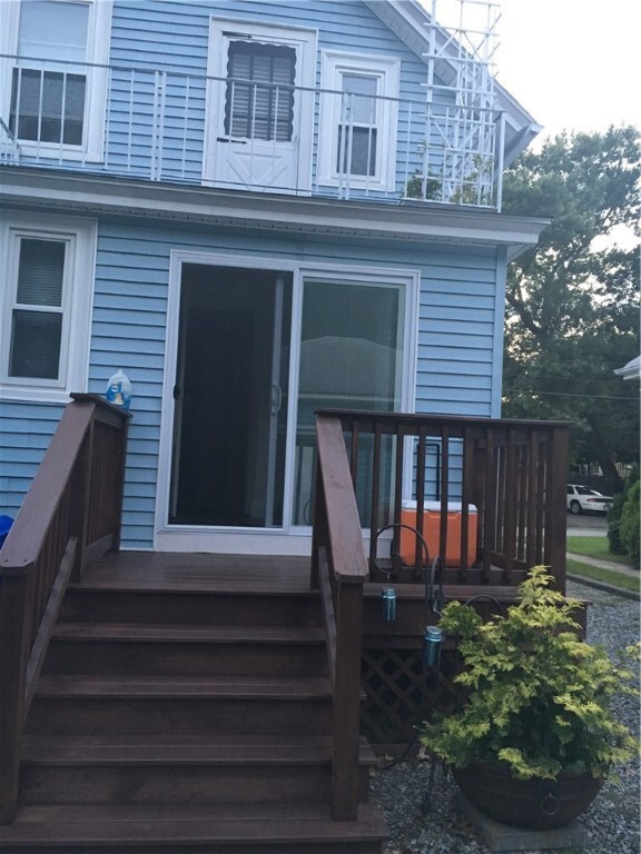 Rear deck/balcony