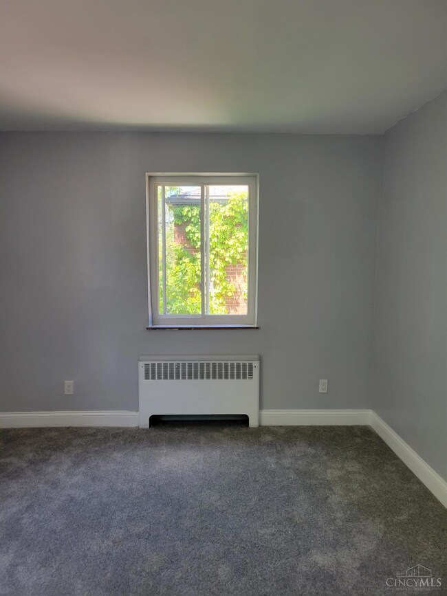 3037 N Hegry Cir, Cincinnati, OH 45238 - photo 7