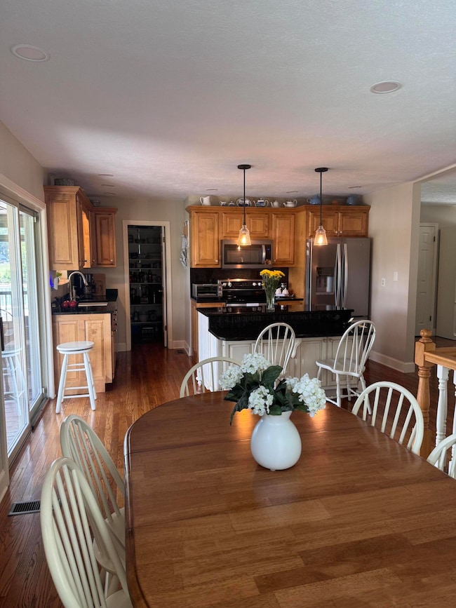 Eat in Kitchen