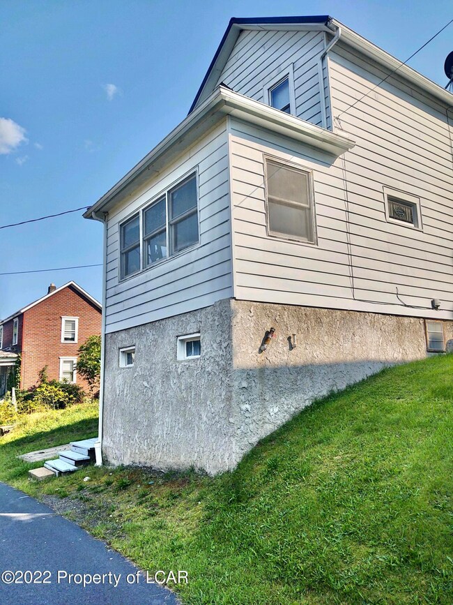 83 W Ridge St, Glen Lyon, PA 18617 - photo 3