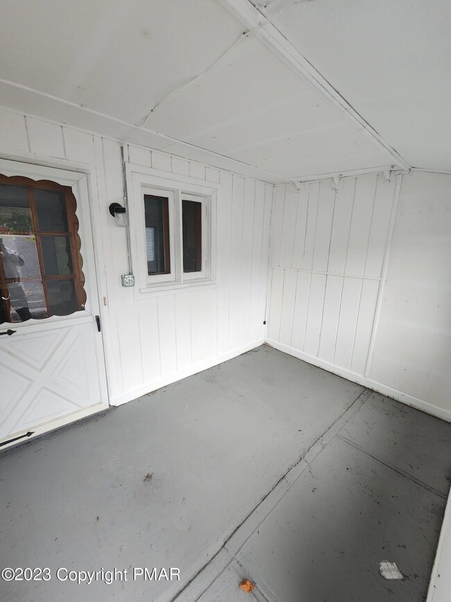 372 Scotrun Ave unit 101, Scotrun, PA 18355 - photo 2