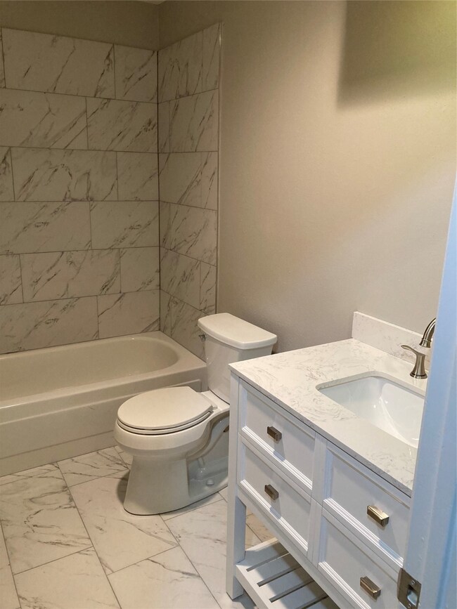 3918 Laura Leigh Dr, Friendswood, TX 77546 - photo 5