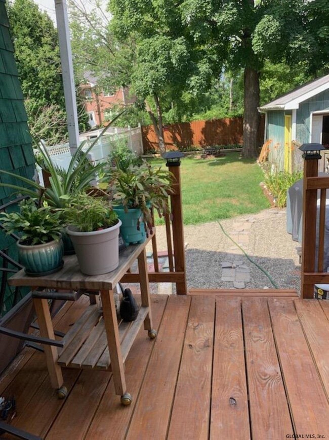 20 Glenwood Rd, Albany, NY 12204 - photo 5