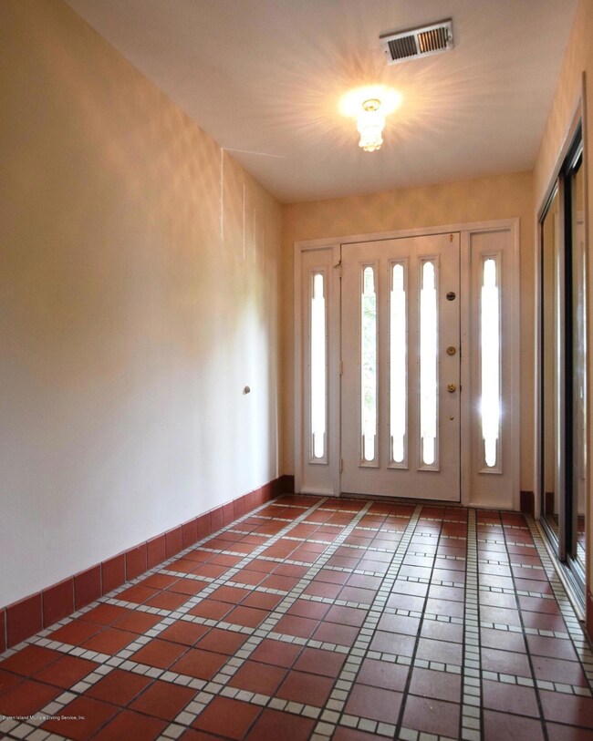 (2) Entry Foyer