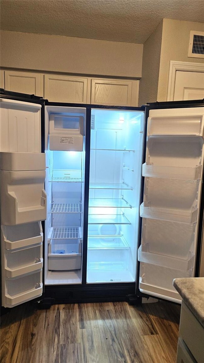 37306 Embassy Park Ln unit B11, Dade City, FL 33525 - photo 5