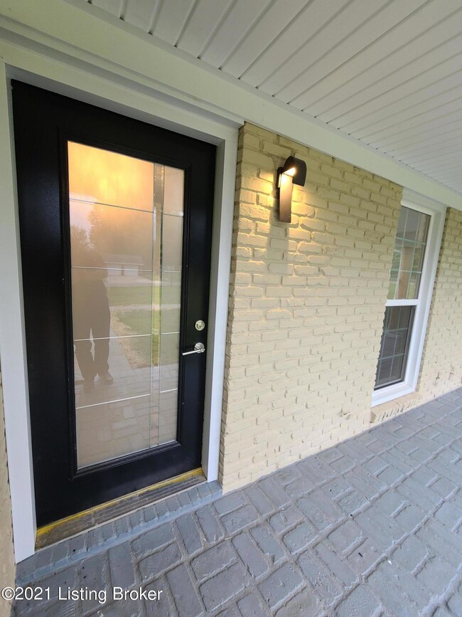 423 Ford Dr, Mount Washington, KY 40047 - photo 2