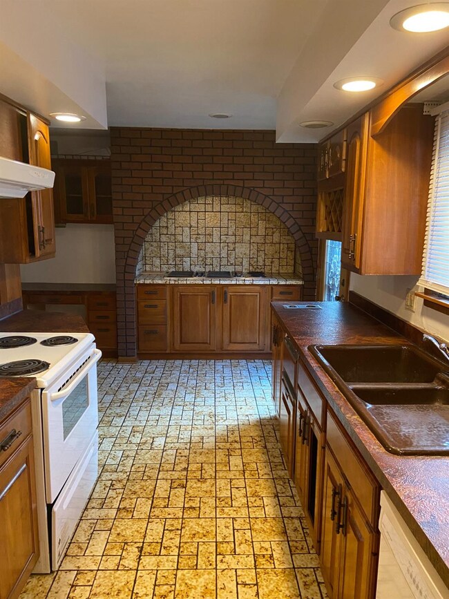 3347 Martha St, Highland, IN 46322 - photo 2