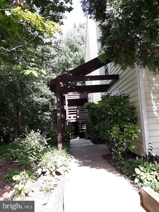 9921 Oakton Terrace Rd, Oakton, VA 22124 - photo 3