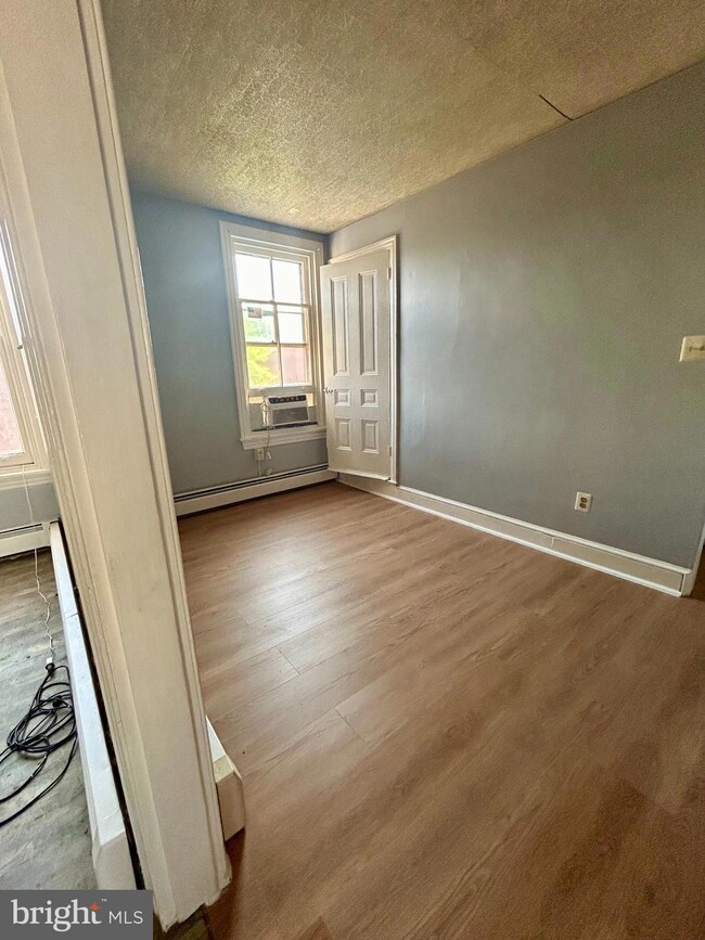 79 N Charlotte St unit 1, Pottstown, PA 19464 - photo 3