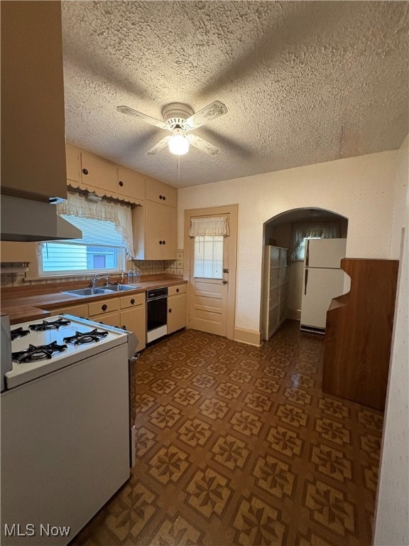 2273 14th St SW, Akron, OH 44314 - photo 3