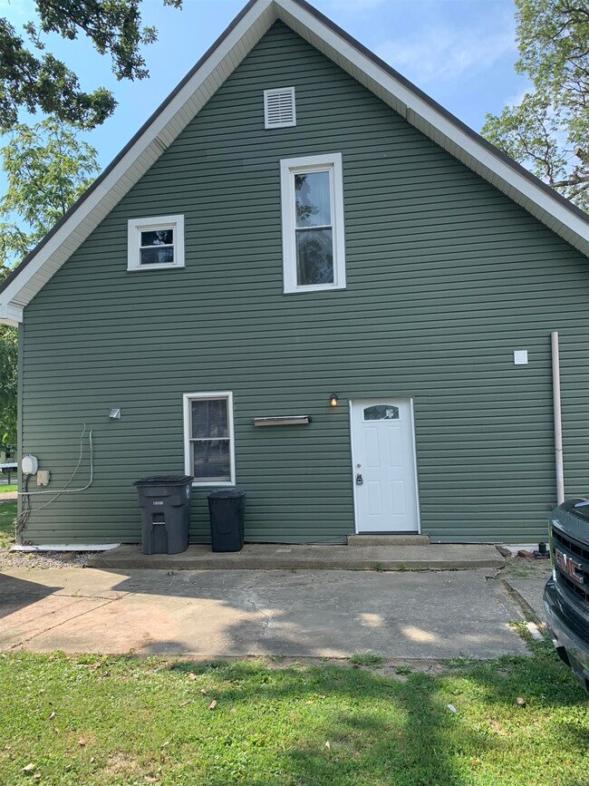 710 W Arch St, Portland, IN 47371 - photo 2