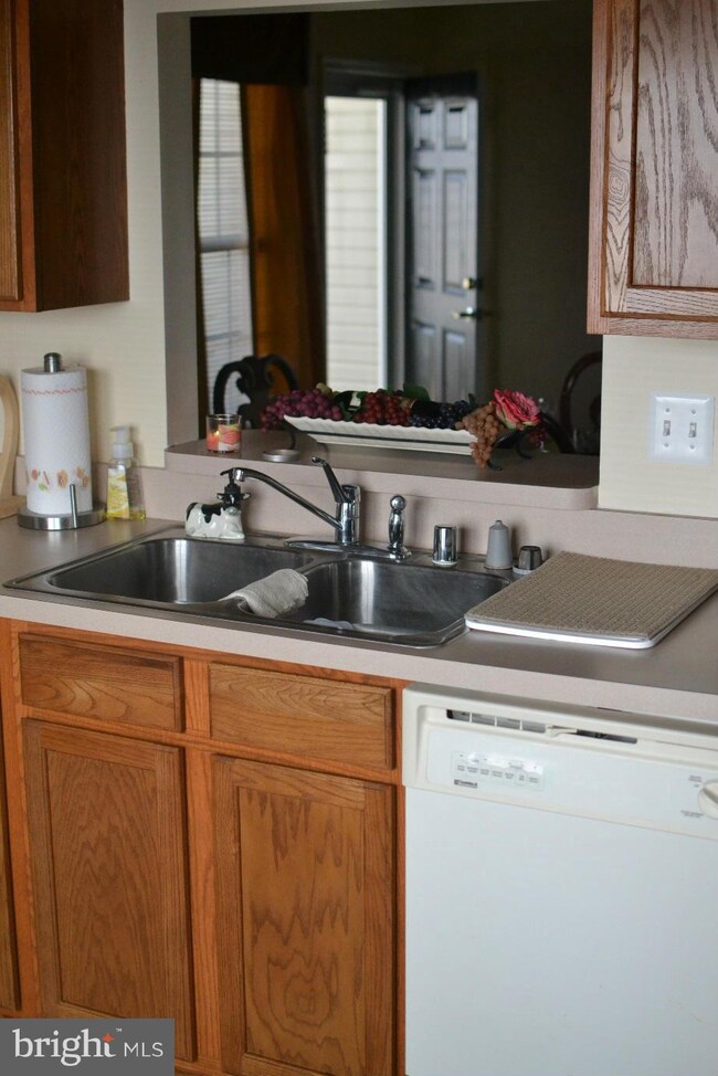 6904 Winthrop Ct, Fredericksburg, VA 22407 - photo 3