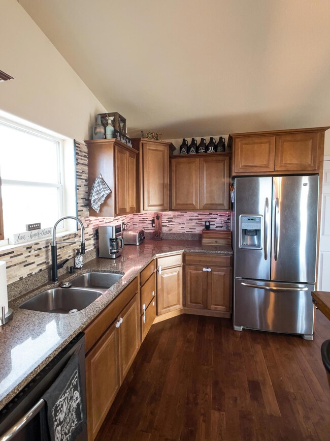 4969 Patterson Ave, Williston, ND 58801 - photo 5